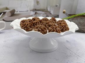 饼干入口亲密的与你的味蕾接触，黄油的香气充斥满口。再咬一口、脆脆的渣，渗入你的喉尖，香味溢满你的口腔，使你回味无穷！

