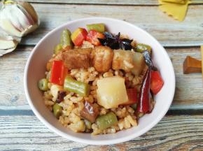 电饭锅底下的那一层锅巴都抢着吃。