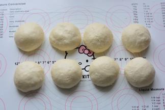 面团平均分成8个小面团，进行松驰，大概15分钟