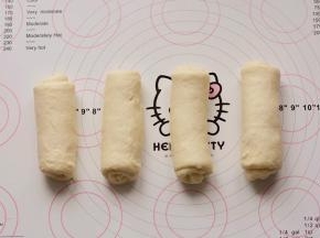依次把8个面团全部卷好，松驰20分钟。