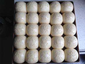 表面喷水，撒白芝麻