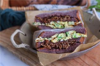 可以根据自己喜好夹菜夹肉夹蛋。