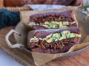 可以根据自己喜好夹菜夹肉夹蛋。