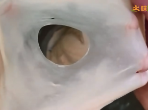 继续揉到面团表面光滑，洞口光滑。