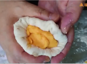 去一份面团，包入馅