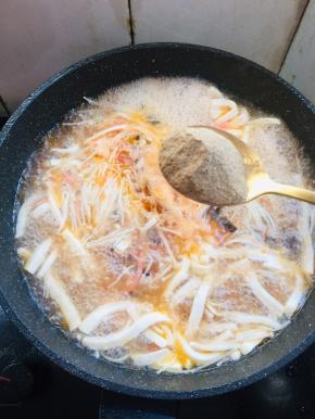 一大勺胡椒粉。