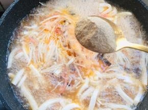 一大勺胡椒粉。