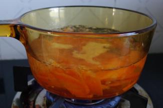 胡萝卜同上处理。