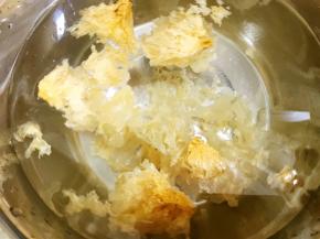 银耳用清水泡发