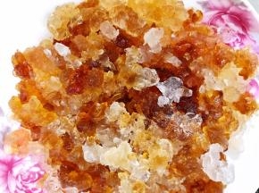 桃胶完全泡发好后去除杂质