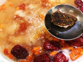 加入一块黑糖颜色更好看哦