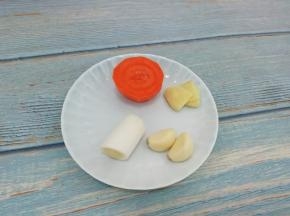 准备葱，姜，蒜，胡萝卜