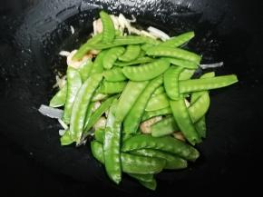 放入荷兰豆