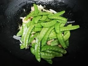 放入荷兰豆