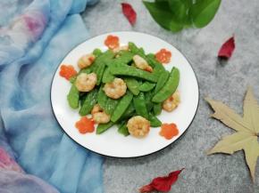 装入盘中，美味的荷兰豆炒虾仁来了