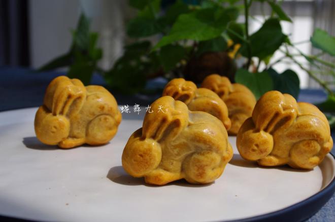 栗子玫瑰馅兔子月饼