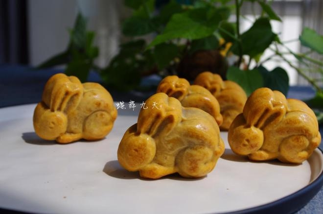 栗子玫瑰馅兔子月饼