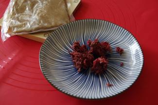 我的玫瑰酱是这样，比较干爽的状态。