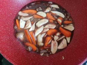 加入红酒番茄酱。