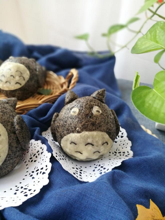 让孩子舍不得下口——黑芝麻龙猫馒头