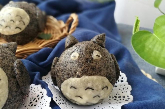 让孩子舍不得下口——黑芝麻龙猫馒头