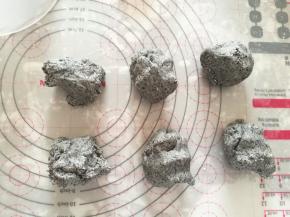 分成60g一个，六个。其它部分揉匀备用。