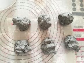 分成60g一个，六个。其它部分揉匀备用。