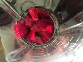 切块放入破壁机打碎，不加水