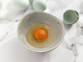 蛋黄又黄又红。