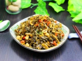 酸辣开胃的肉末炒酸菜就出锅了。