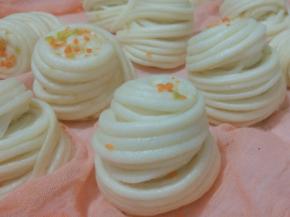 然后顶上撒点胡萝卜丁装饰