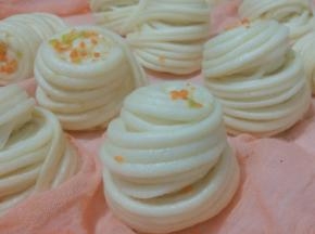 然后顶上撒点胡萝卜丁装饰