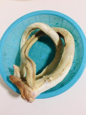 牛鞭拿回来的时候已经清洗过了，我不放心，又放在一起清洗了一下。