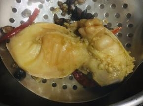 这个是牛尿包，也卤好了捞起来。