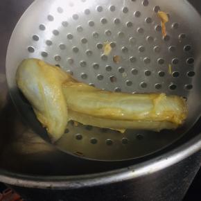 牛鞭比较硬，小火慢炖了2个小时还没熟，最后只好倒进电压力锅压了25分钟才软烂。