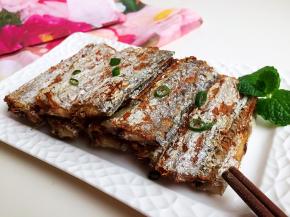 放入盘中，撒点葱花装饰一下