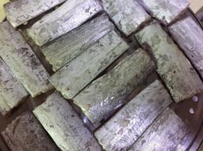 拿出来在帘子上码好，放通风处晾30分钟，然后翻面在晾30分钟