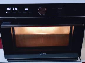 启动蒸烤箱，100度蒸15分钟，焖5分钟！