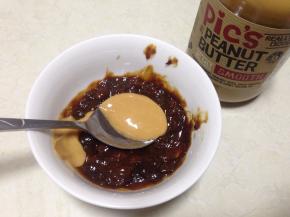 
豆瓣酱加入花生酱拌匀备用（1:1或者是个人喜好）