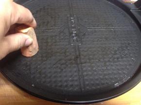 电饼铛预热，滴入少许油抹匀