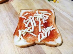 撒上少许的马苏里拉奶酪。