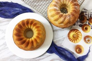 出炉之后震一下热气，然后马上倒扣脱模。