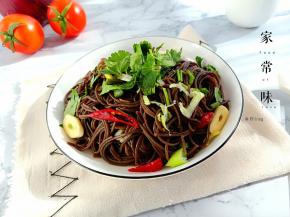 装盘，撒点葱花，香菜装饰