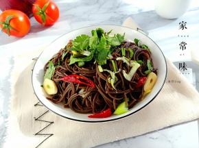 装盘，撒点葱花，香菜装饰
