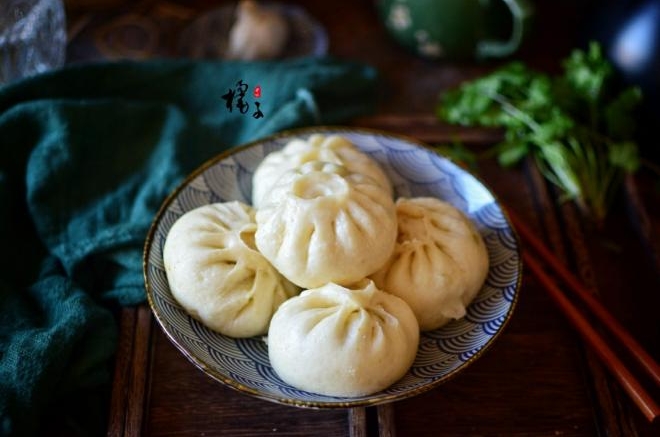 猪肉香菜包子