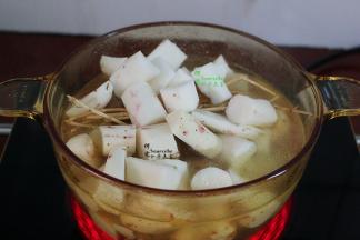 然后把切好的山药，加入，再煲15分钟，山药不要太早放入锅，容易煮烂。山药煮15-20分钟即可。