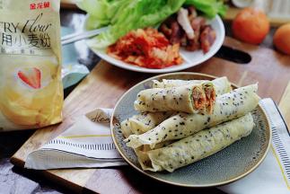 这样子可口又有料的泡菜烤肉卷饼就完成啦。配上一杯花生莲藕薄糊，这早餐你给多少分呢？感谢朋友们的围观，喜欢的关注哦。