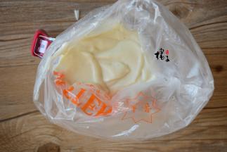 把面糊倒入裱花袋