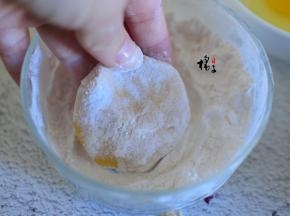 裹满一层面粉