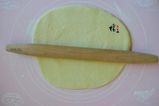 取出来擀成一厘米厚的面片